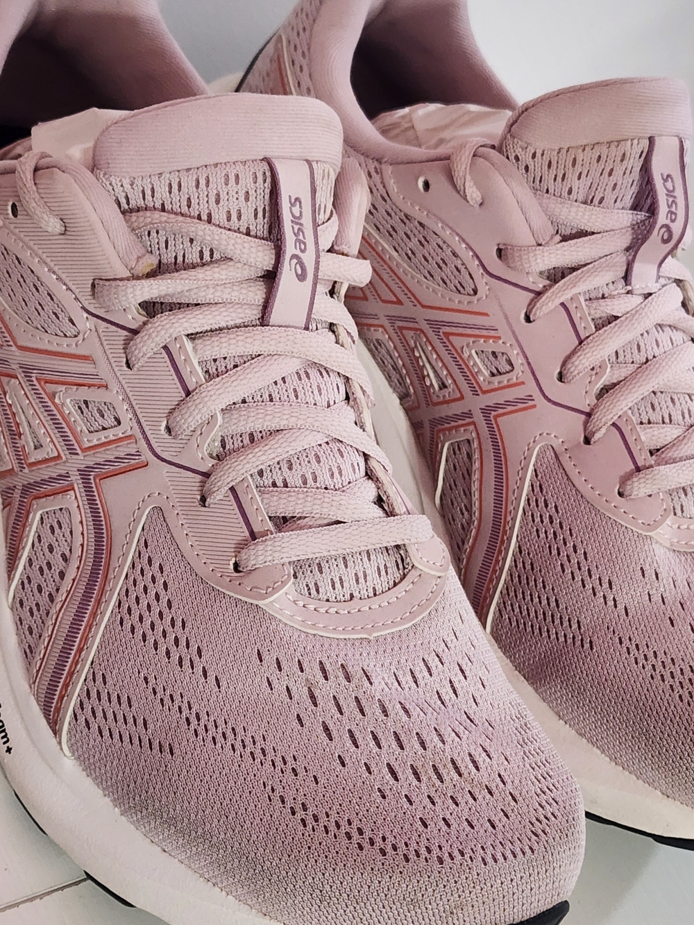 ASICS Women's Running Shoes in Lavender, Size 9.5 - Picture 3 of 8